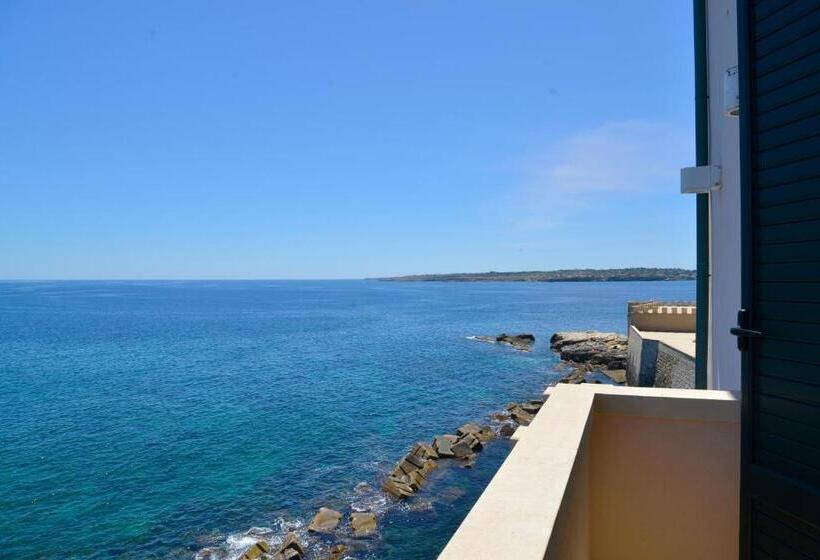 ジュニアスイート, Livingston