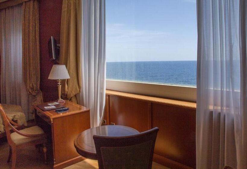 ジュニアスイート, Livingston