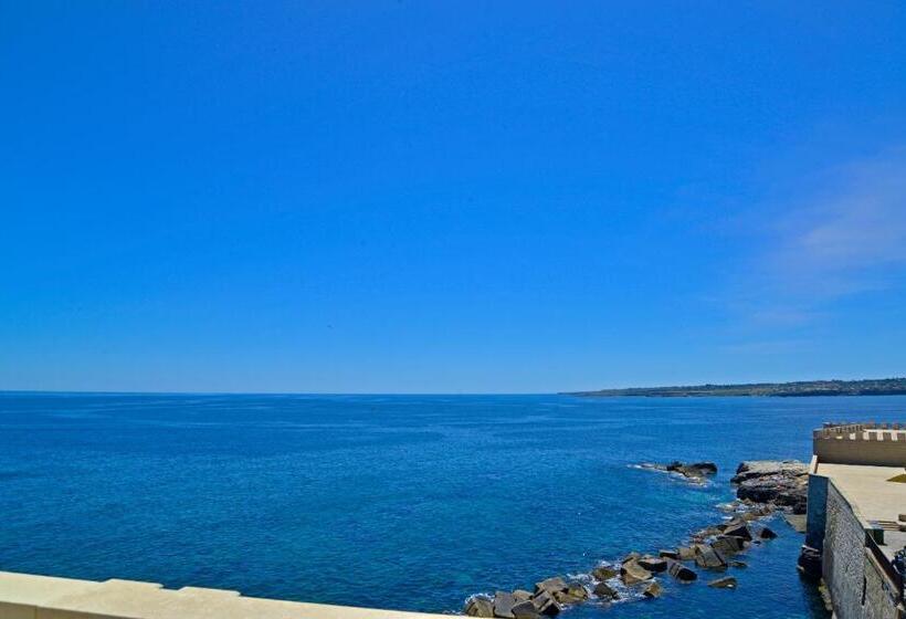 スタンダードルーム, Livingston