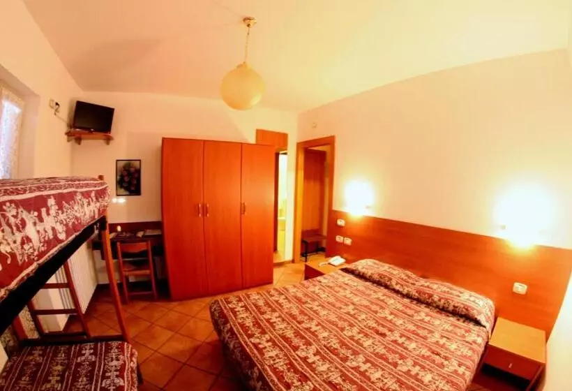 Standard Kolmen Hengen Huone, Milano