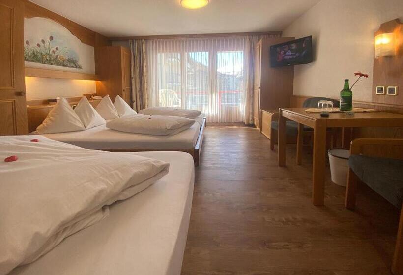 Трехместный Номер Стандарт с Балконом, Restaurant Mattmarkblick