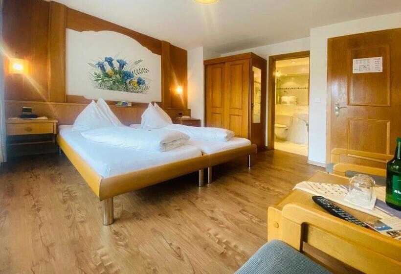 Номер Стандарт с Балконом, Restaurant Mattmarkblick