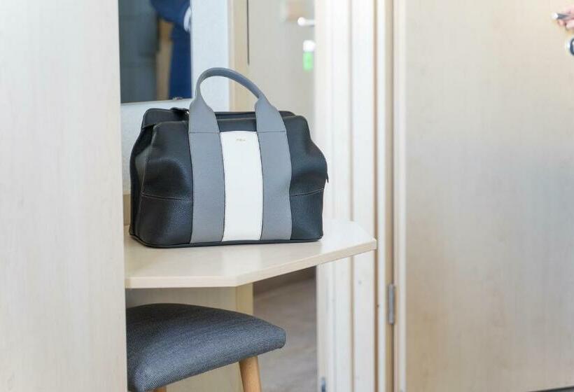 スタンダードルーム, Rosen