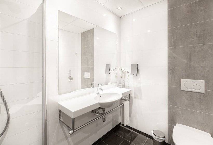 חדר משפחתי, Rosfjord Strand