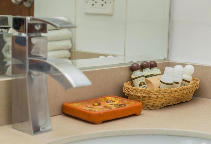 חדר סופריור יחיד, Rumi Punku