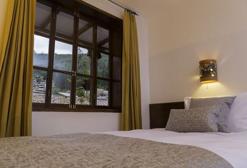 חדר סופריור יחיד, Rumi Punku