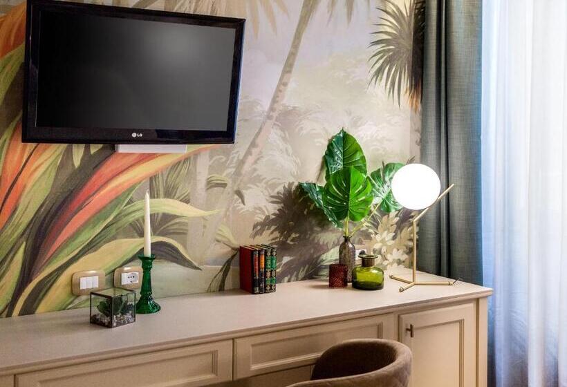 חדר סטנדרט לשלושה, Savoia