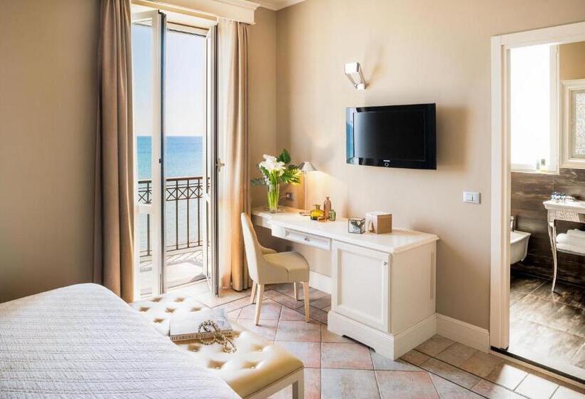 חדר סטנדרט נוף לים עם מרפסת, Savoia