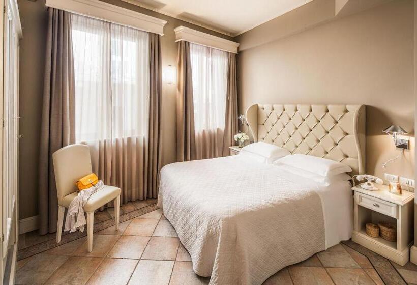 חדר סטנדרט נוף לעיר, Savoia