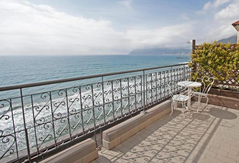 חדר סטנדרט נוף לים עם טרסה, Savoia