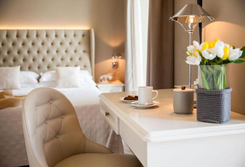 חדר סטנדרט נוף לים עם מרפסת, Savoia