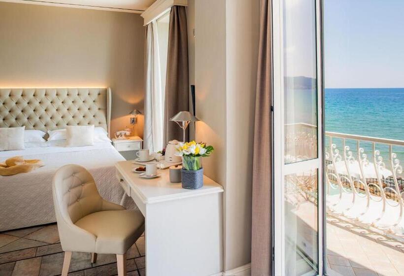 חדר סטנדרט נוף לים עם מרפסת, Savoia