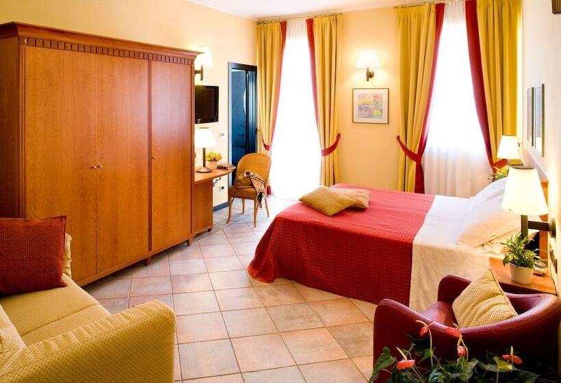 חדר סטנדרט נוף לעיר, Savoia