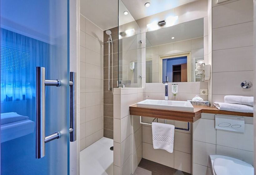 スタンダードシングルルーム, Westend