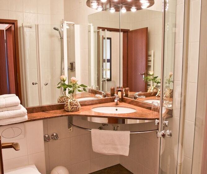 コンフォートルーム, Westend