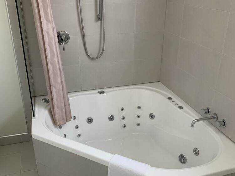 سوییت لوکس, Salerno Motel Apartments