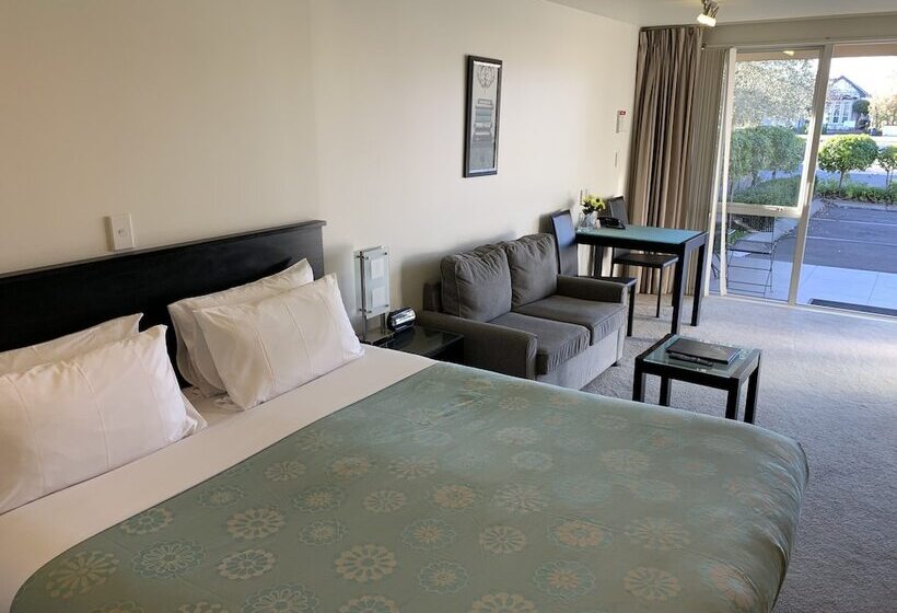 سوییت لوکس, Salerno Motel Apartments