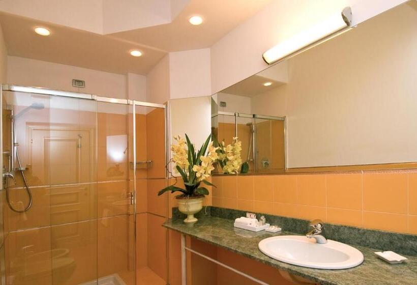 جناح جونيور, Villa Agnese