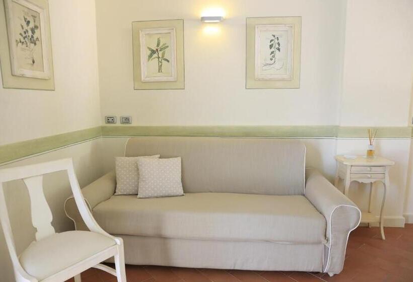 جناح جونيور مطل على الحديقة, Villa Agnese