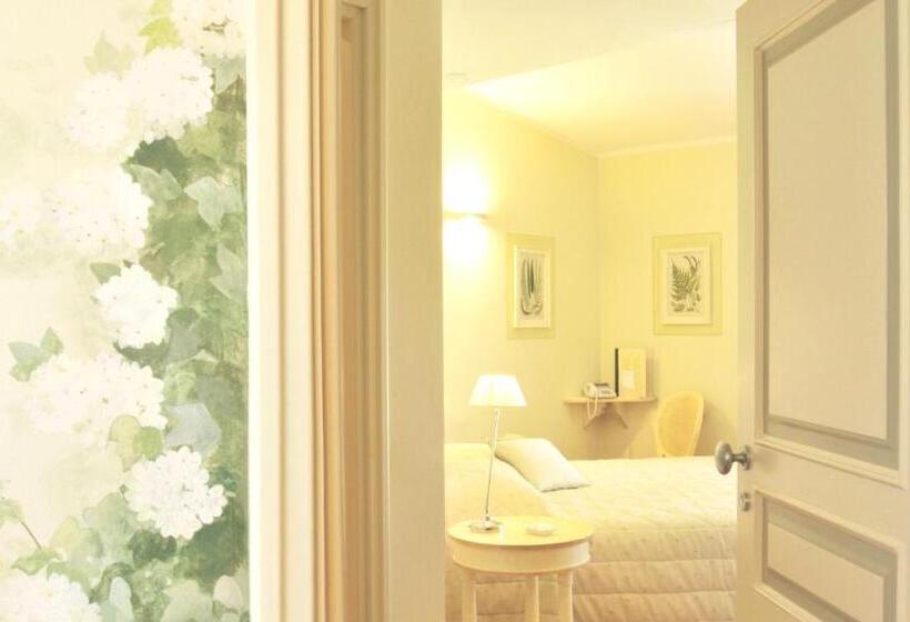 جناح جونيور مطل على الحديقة, Villa Agnese