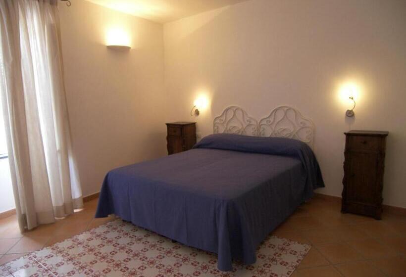 غرفة قياسية ثلاثية, Albergo La Vigna