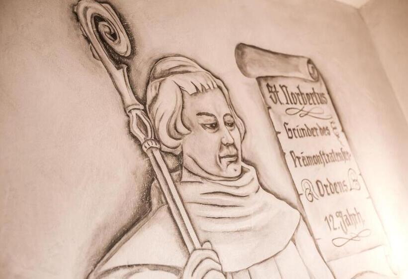 Полулюкс, Arthus