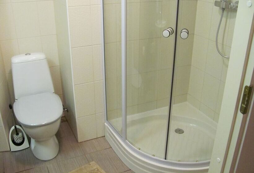 اتاق خانوادگی, Carolina