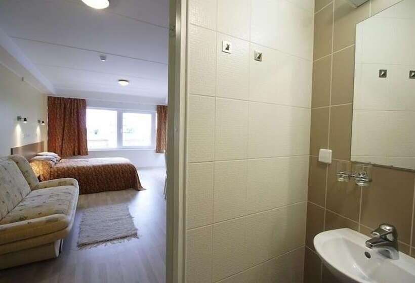 اتاق خانوادگی, Carolina