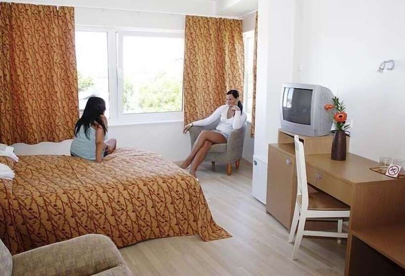 اتاق خانوادگی, Carolina