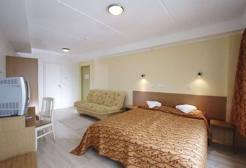 اتاق خانوادگی, Carolina