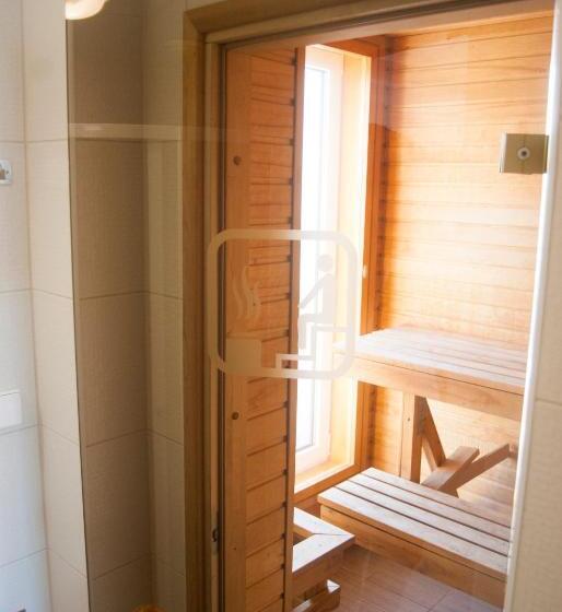 اتاق خانوادگی, Carolina