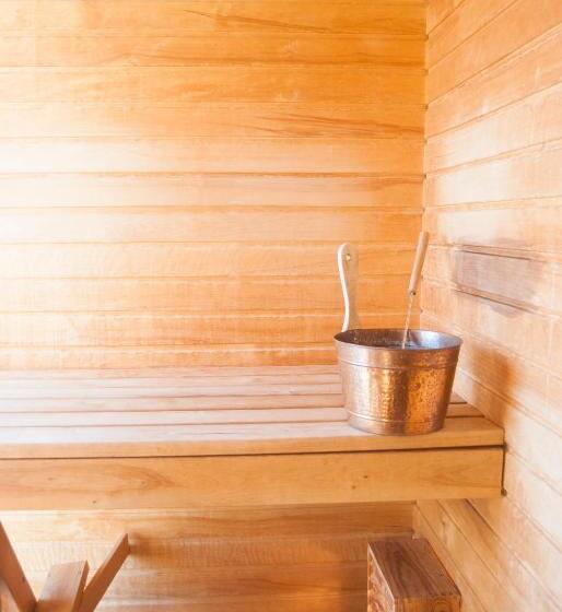 اتاق خانوادگی, Carolina