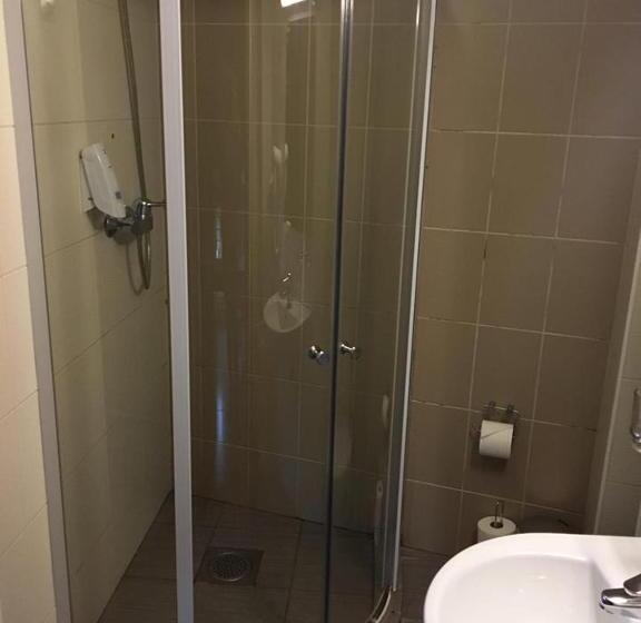 اتاق خانوادگی, Carolina