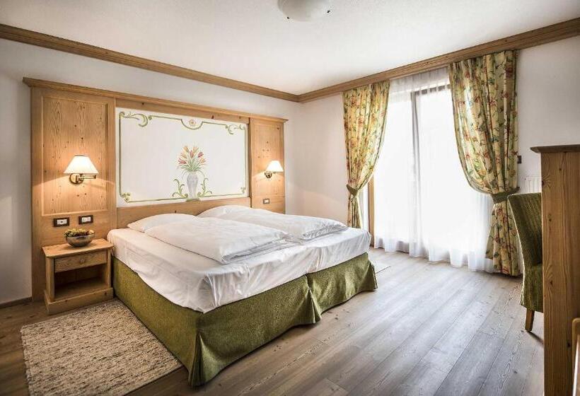 חדר סטנדרט לשלושה עם מרפסת, Cristallo