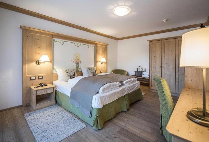 חדר סטנדרט לשלושה עם מרפסת, Cristallo