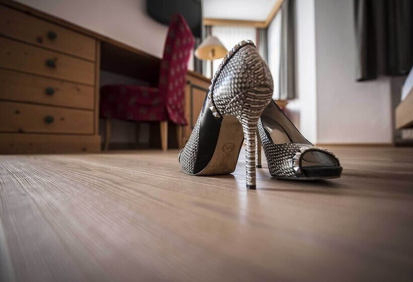 סוויטת ג'וניור, Cristallo