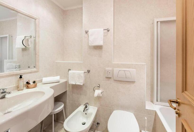 חדר יחיד בסיסי, Il Tyrol