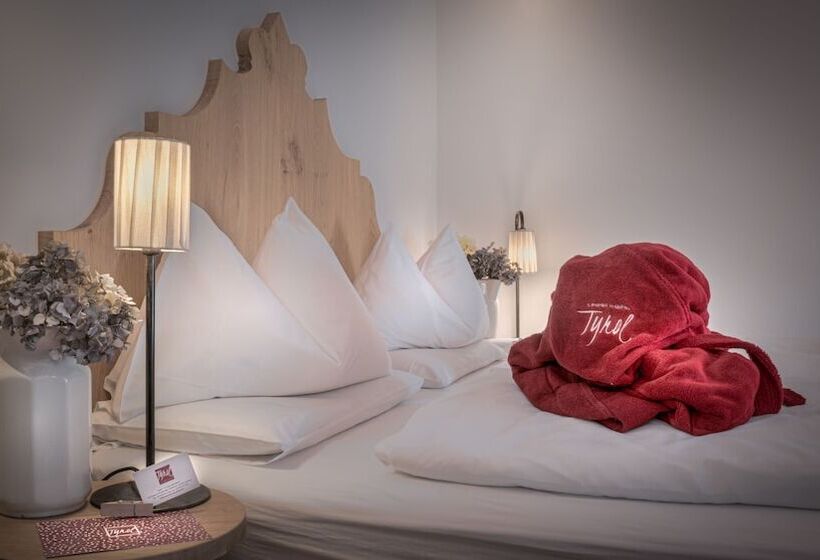 חדר סופריור עם נוף להרים, Il Tyrol