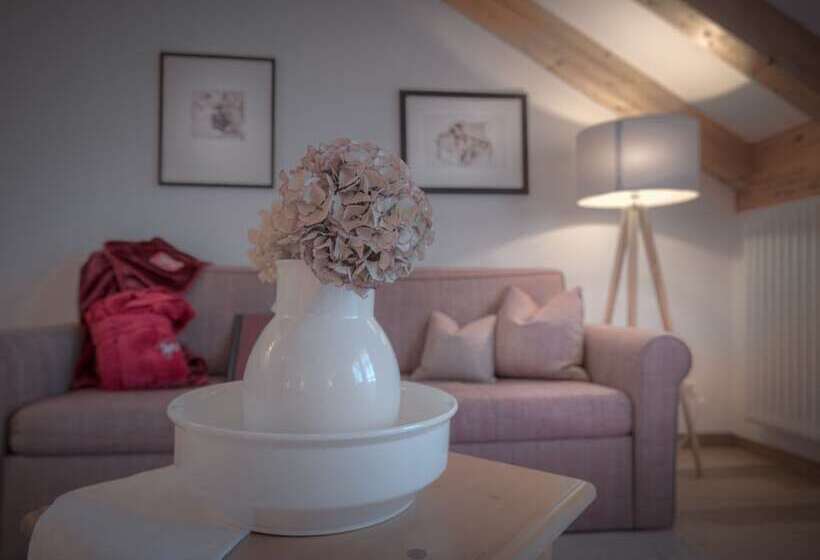 חדר משפחתי, Il Tyrol