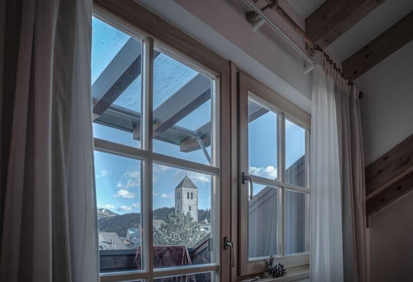 חדר משפחתי, Il Tyrol