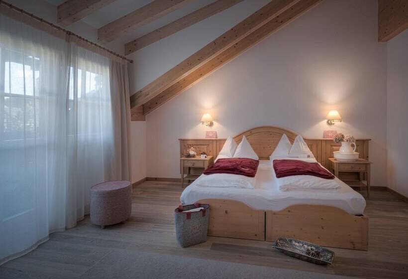 חדר משפחתי, Il Tyrol