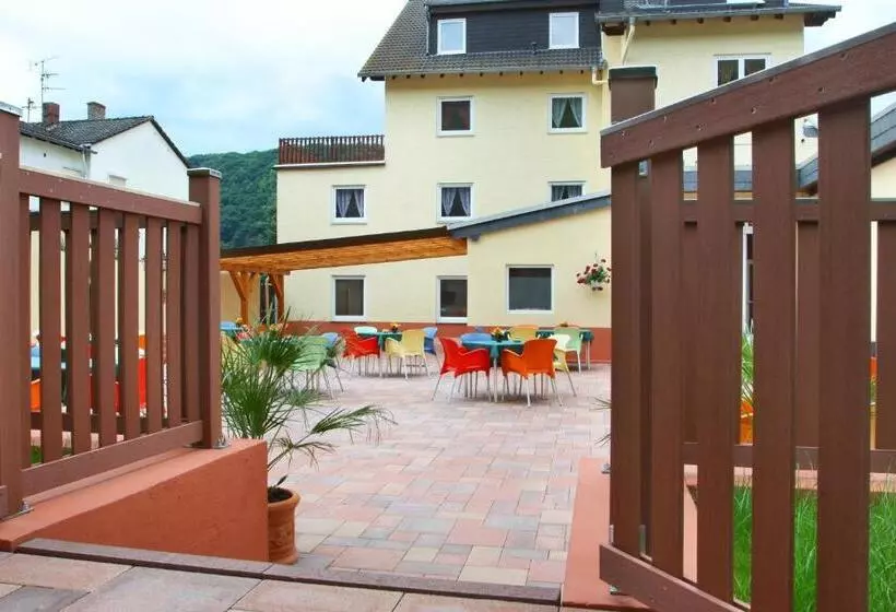 Standard Yhden Hengen Huone, Im Rheintal