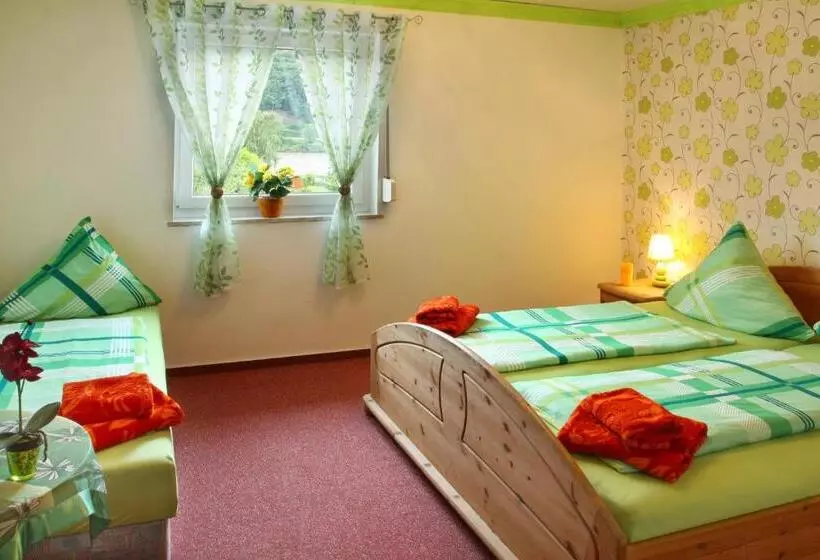Standard Kolmen Hengen Huone, Im Rheintal