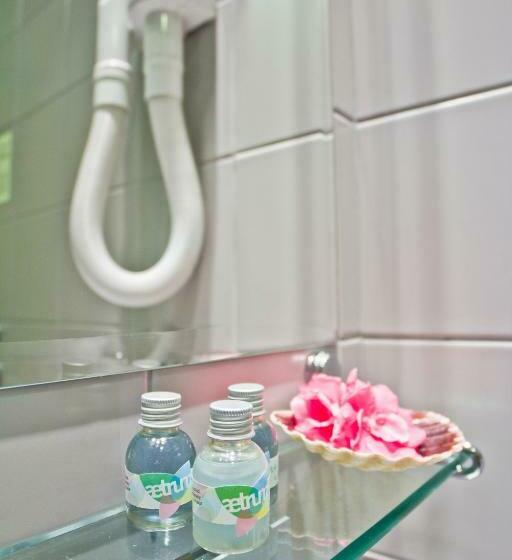 اتاق استاندارد با چشم‌انداز دریا, Kaštil