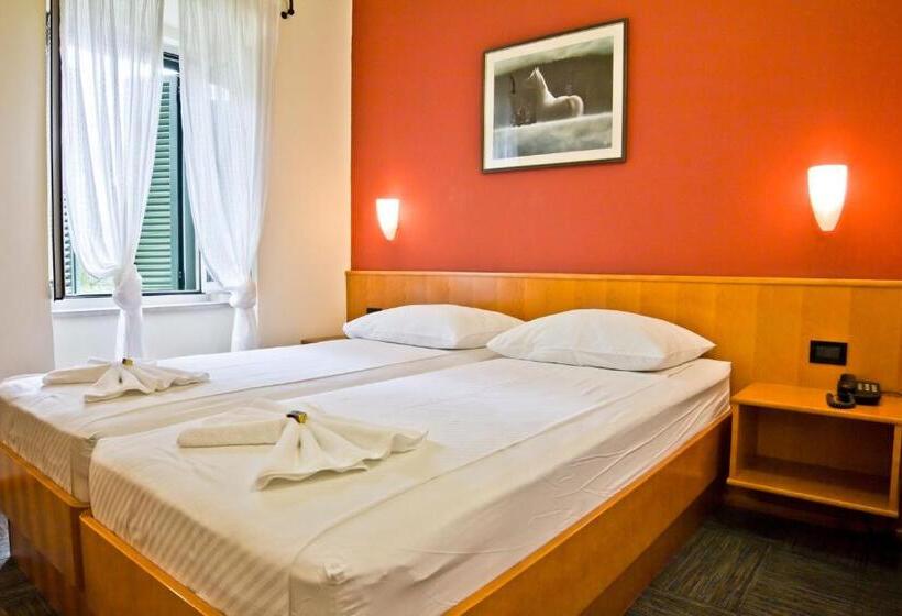 اتاق استاندارد با چشم‌انداز دریا, Kaštil