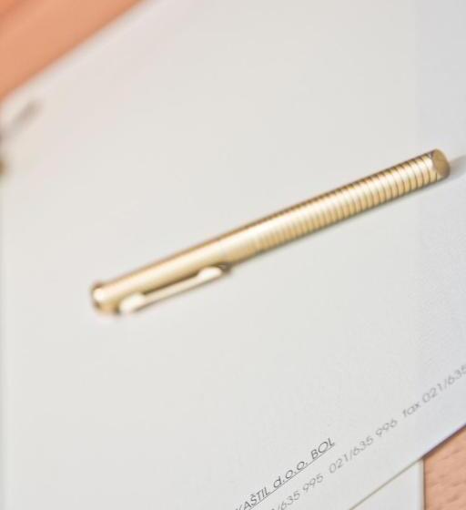 اتاق استاندارد سه نفره, Kaštil