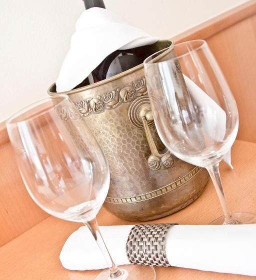 اتاق استاندارد سه نفره, Kaštil