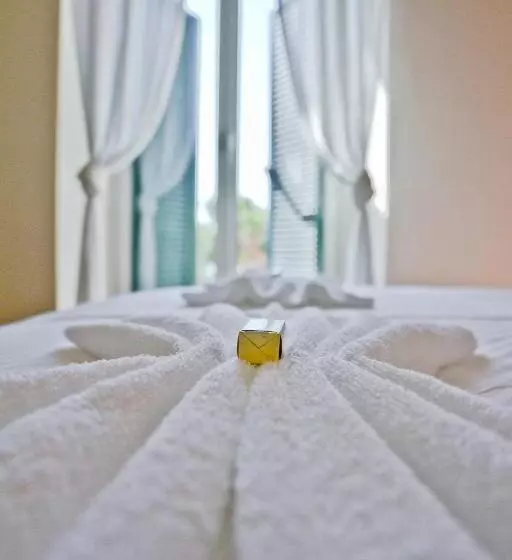 اتاق لوکس با بالکن, Kaštil