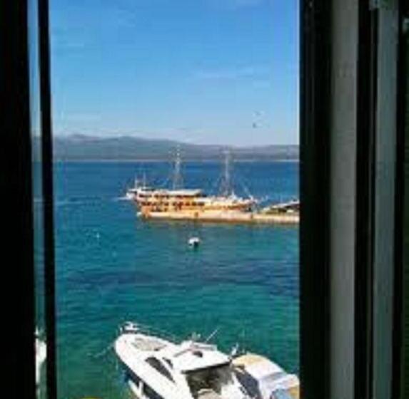 اتاق استاندارد یک نفره با چشم‌انداز دریا, Kaštil