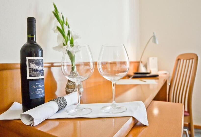 اتاق استاندارد, Kaštil